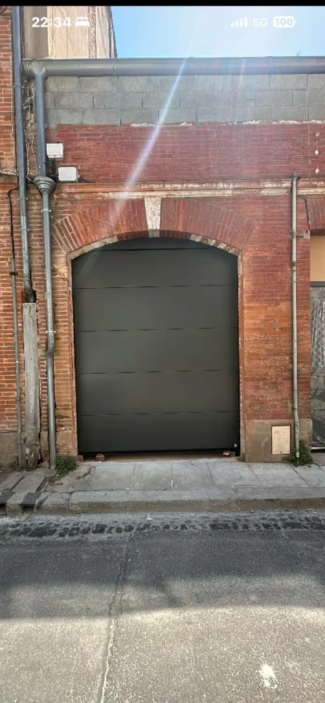 Installation porte de garage sectionnelle Toulouse